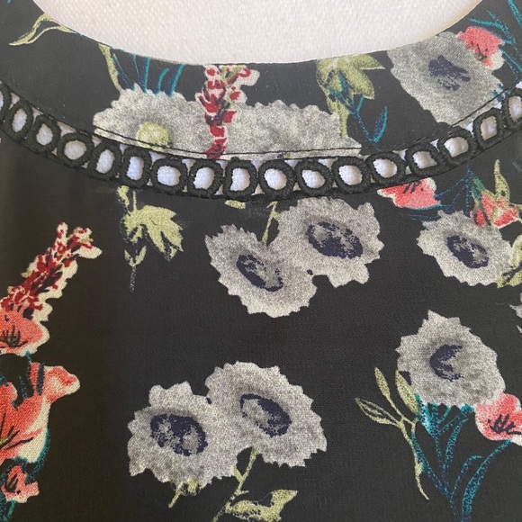 🏷 LULUS Floral print dress - Picture 7 of 10